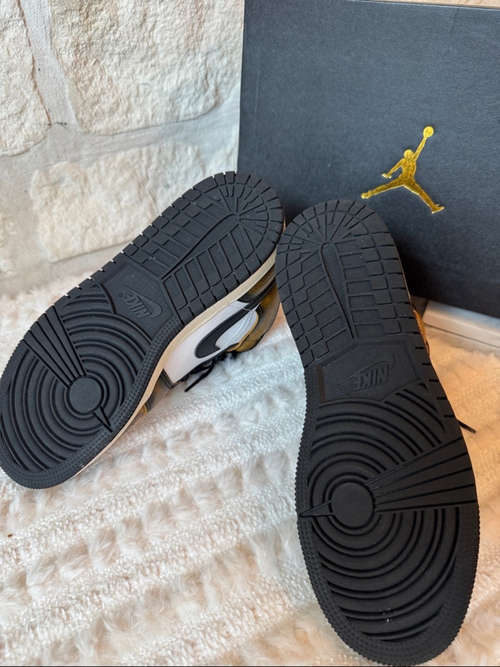 Nike Air Jordan 1 Retro High OG Black and Gold Sneakers - Picture 6 of 9